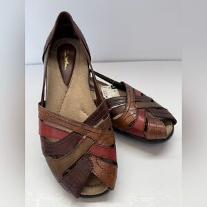 NWT Thom McAn Dharma II Women’s 9 Wide Multi Color Leather Sandal Peep Toe Comfy